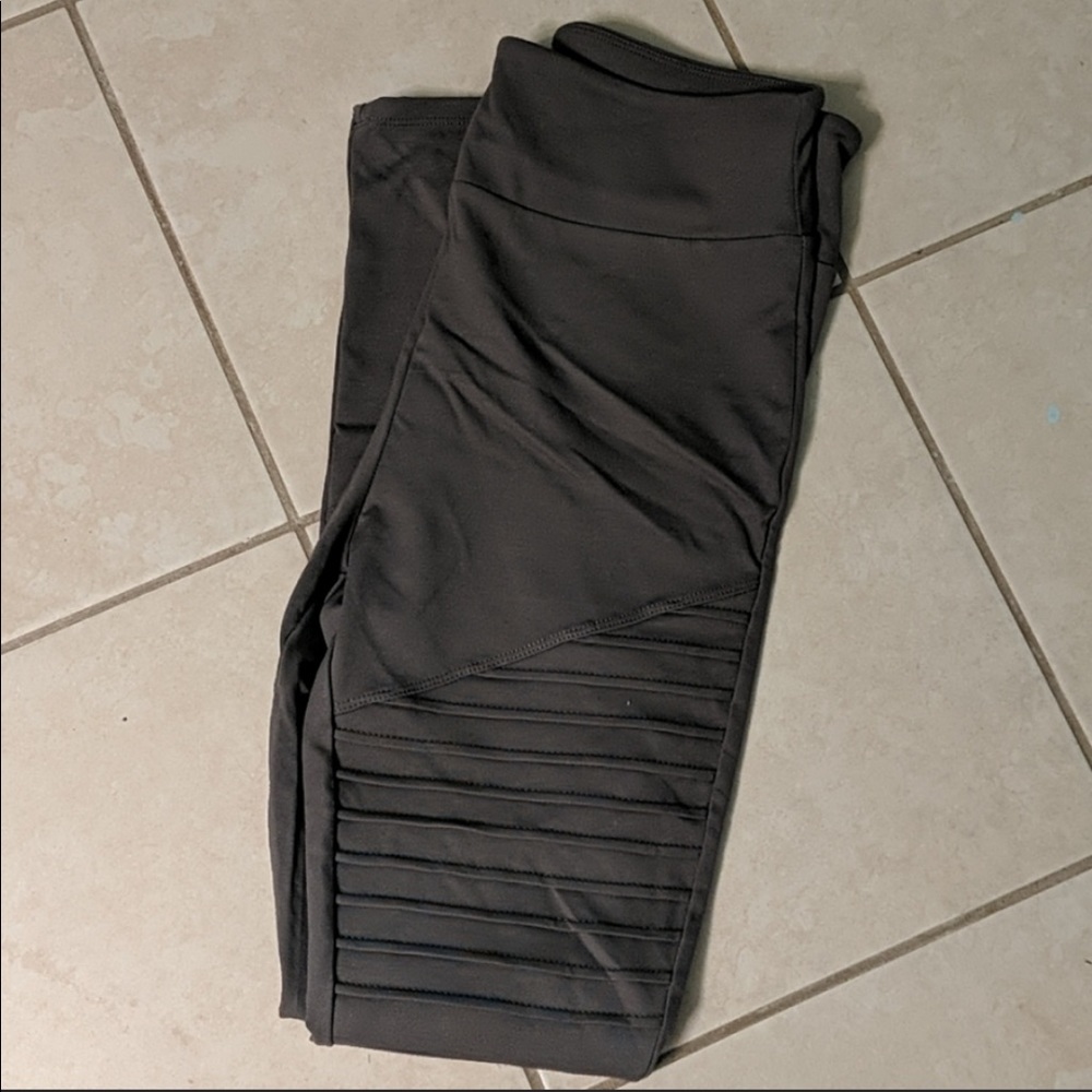 Lularoe NWOT Luxe Moto leggings (S)